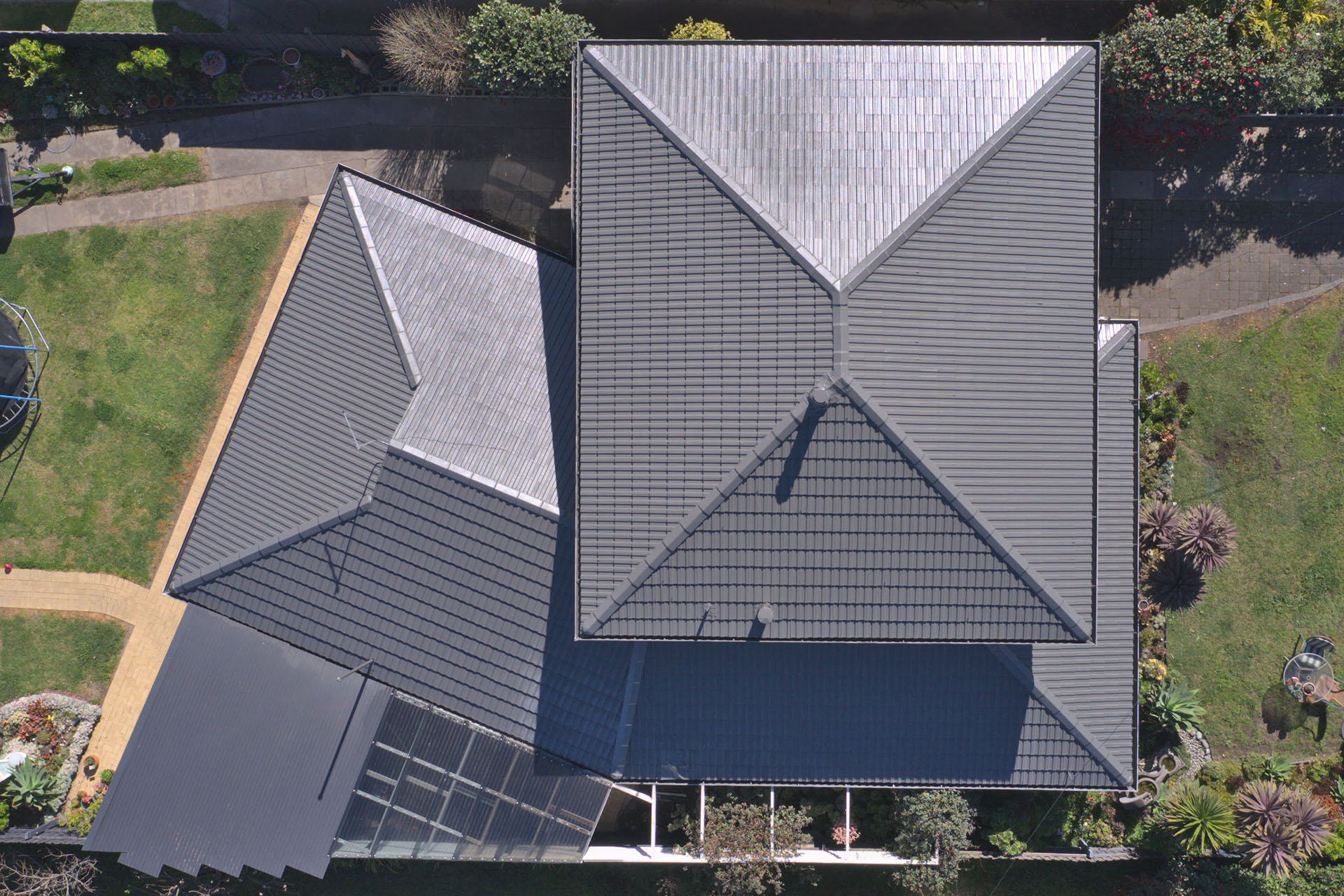 Riviera Roofing restoration and painting of a tiled roof. Working in Bairnsdale and East Gippsland.
